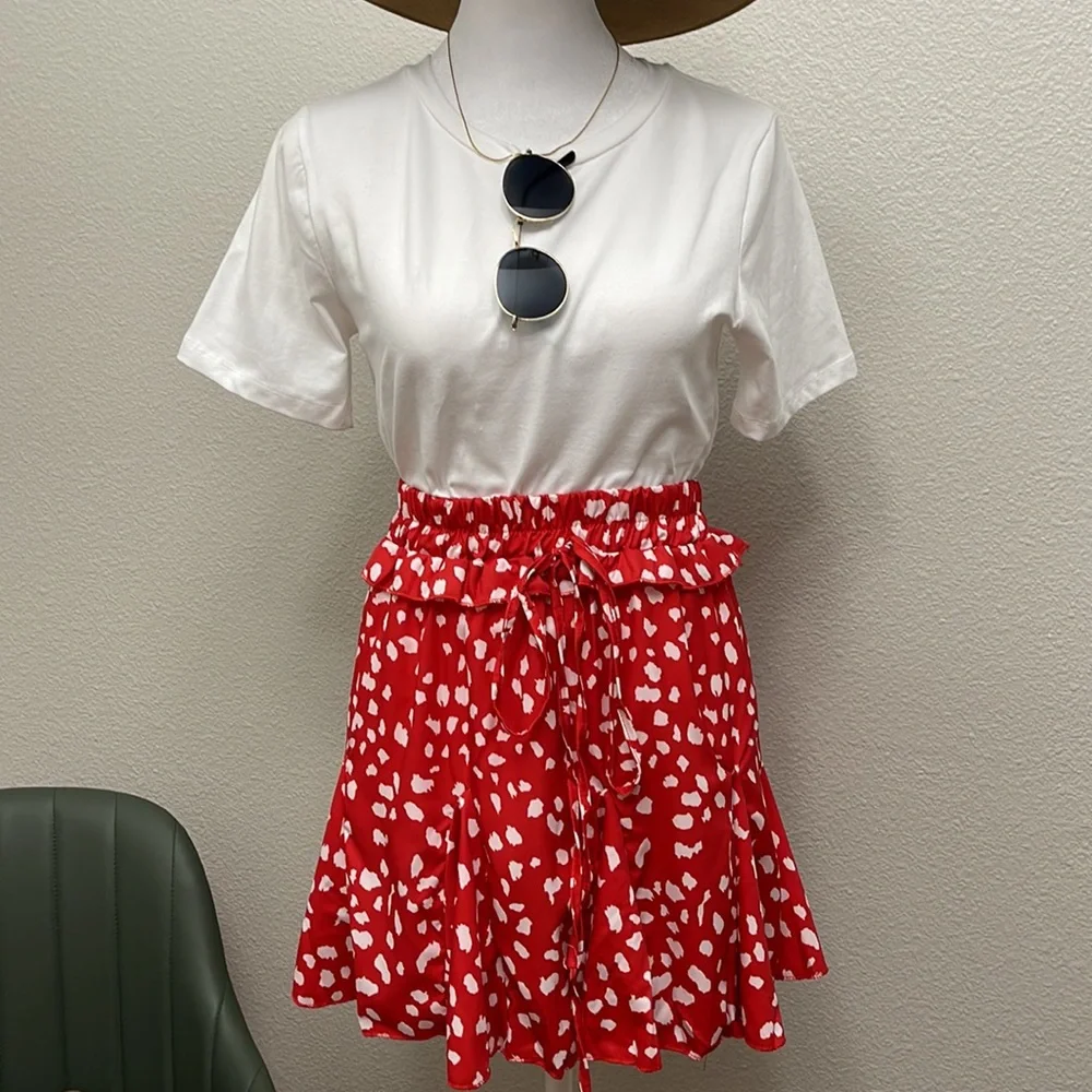 Red and white skirt - Picture 5 of 12